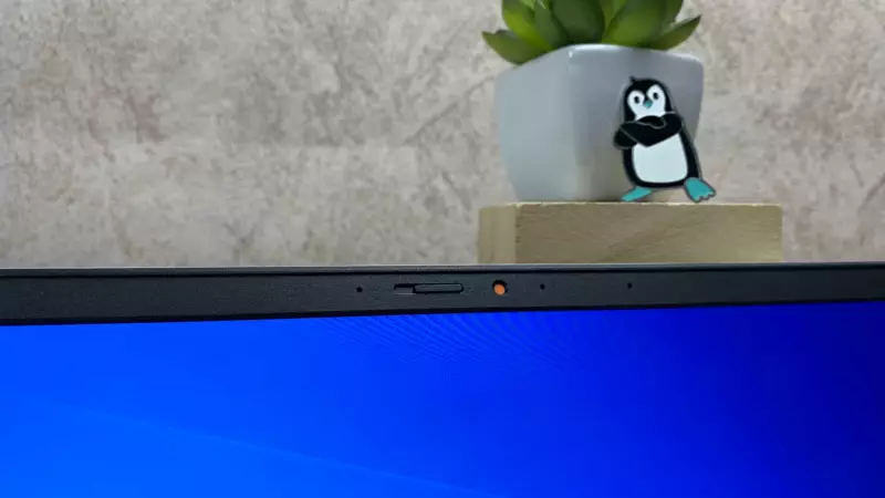 ASUS Vivobook Pro 14X OLED (M7400QE) Вебкамера з спеціальною захисною шторкою