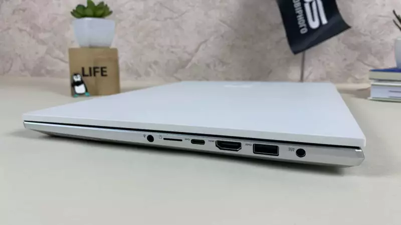 ASUS Vivobook Pro 14X OLED (M7400QE) / (USB Type-A, USB Type-C - USB 3.2 Gen 1, HDMI 2.0b, 3.5 мм комбінований аудіороз'єм, microSD)