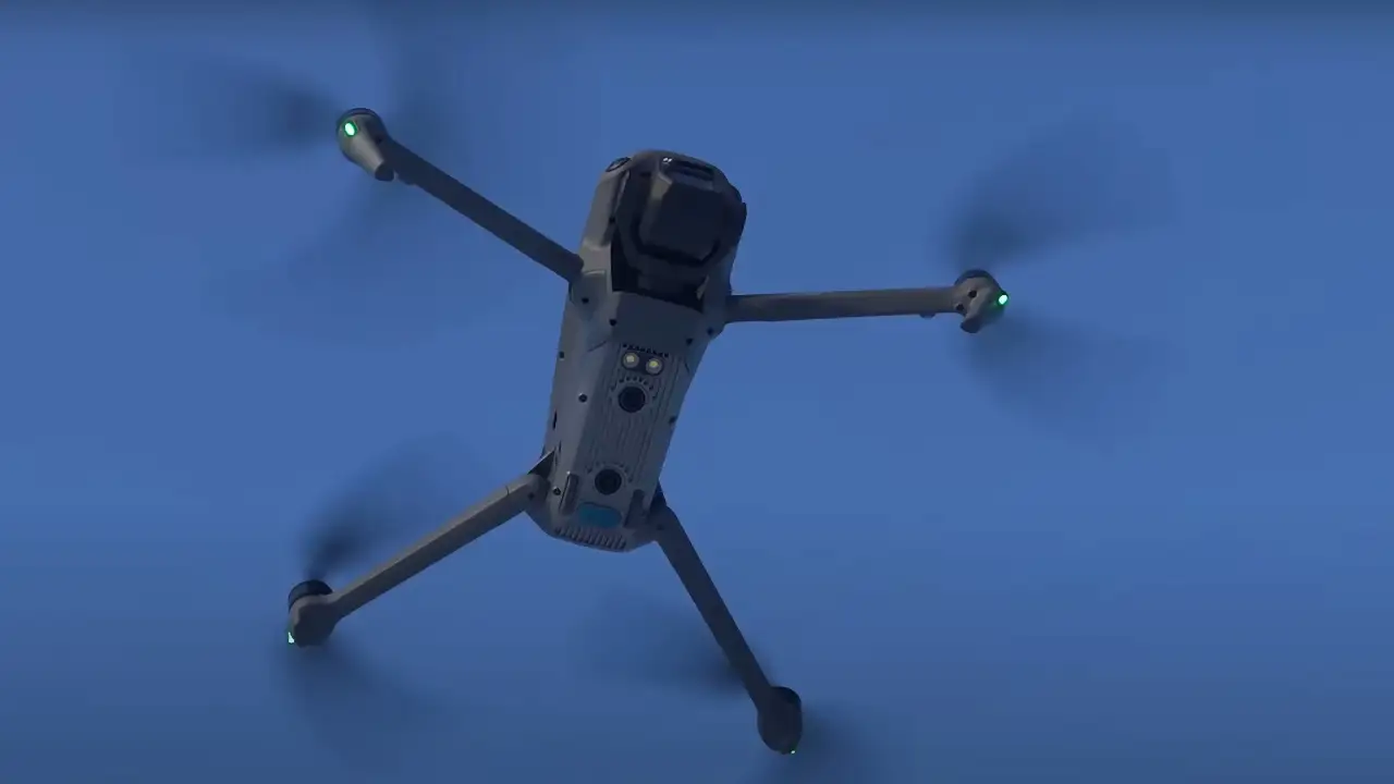Нові горизонти літньої зйомки: Квадрокоптер DJI Mavic 3 Fly More Combo