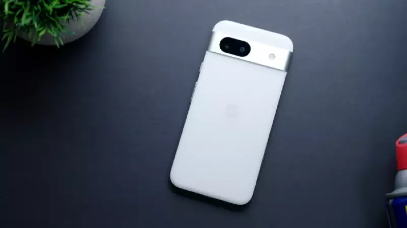 Google Pixel 8a: Чесний огляд. Чи є життя на березі 