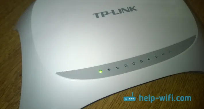 Ve směrovači Tp-Link svítí pouze indikátor napájení a nastavení nezadává