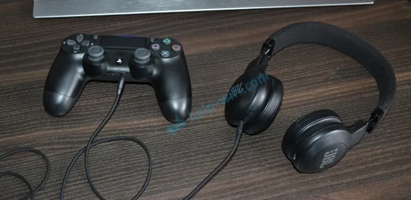 Свързване на слушалки с джойстика UALSHOCK на PS4