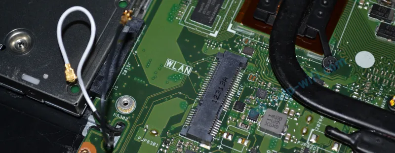 Мини PCIe порт за WLAN връзка на дънната платка на лаптопа