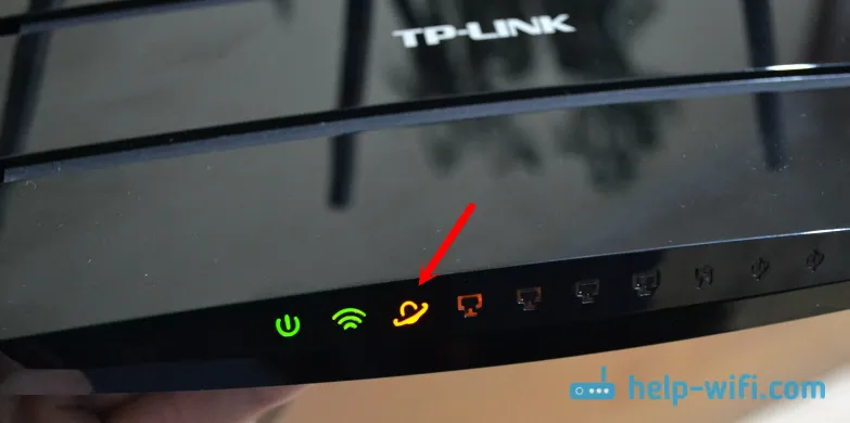 Na směrovači TP-Link svítí oranžová (červená) kontrolka Internet WAN